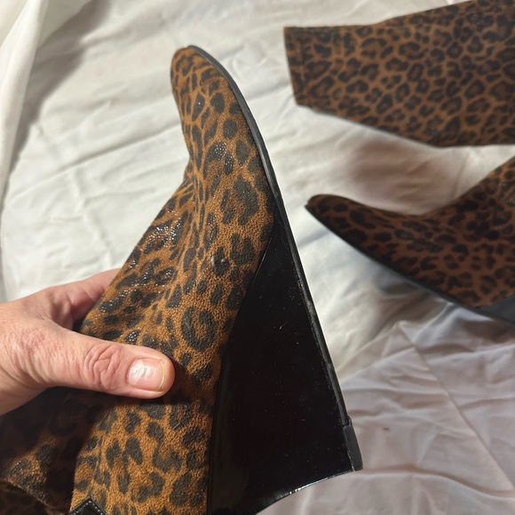 Stuart Weitzman Leopard Print Knee-High Boots in Brown and Black - Picture 6 of 9